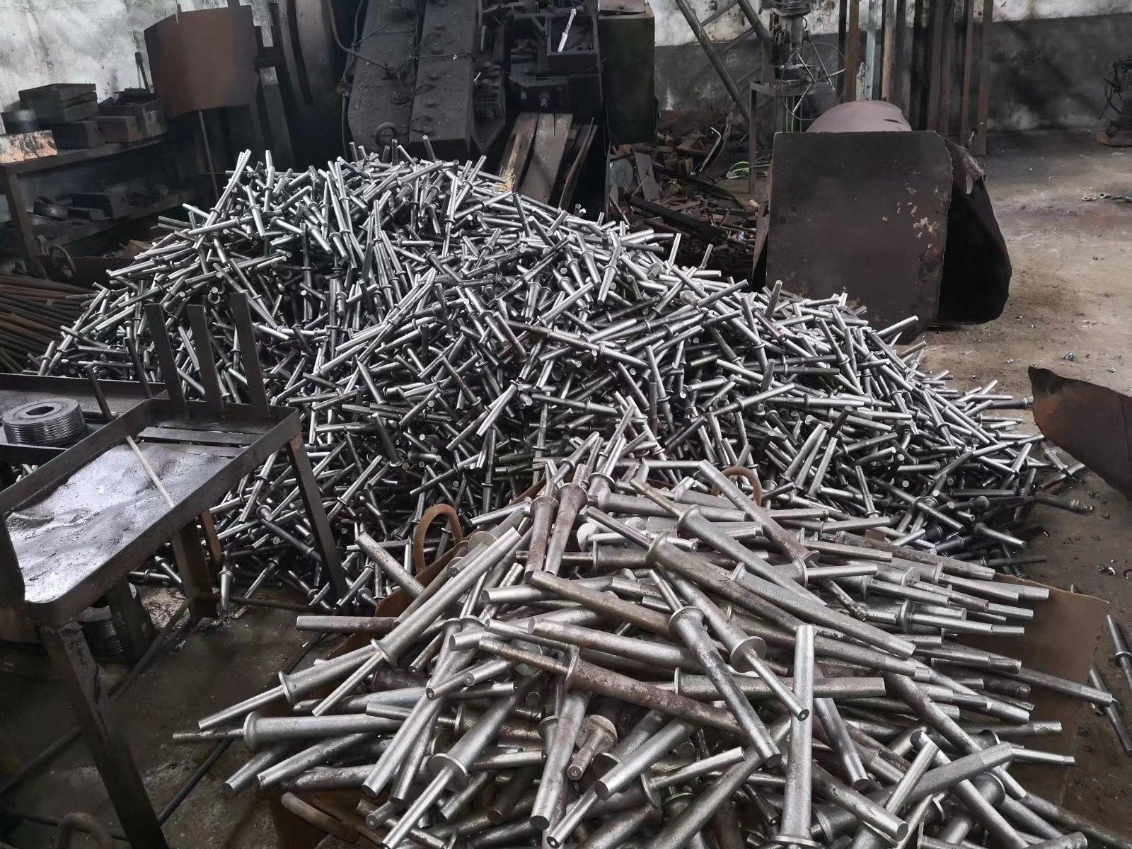 INSULATOR SPINDLE 5   MV&HV Products Hot Dipped Galvanized 11KV 33KV Spindle Pin Porcelain Insulator Pin Spindle